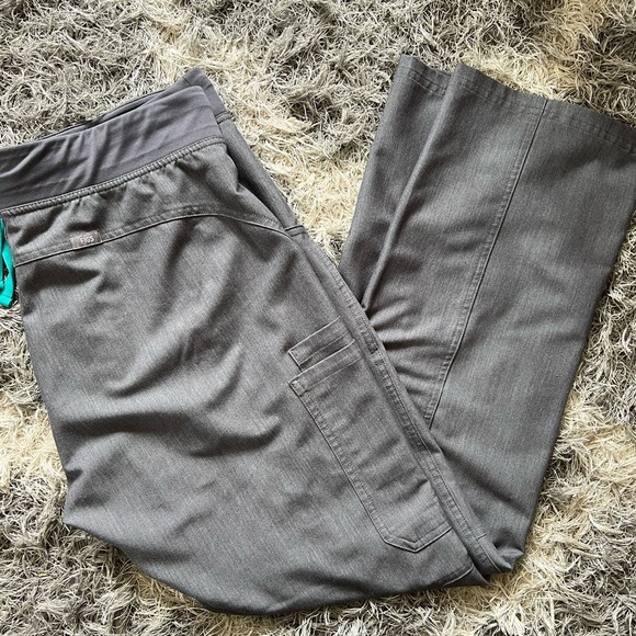 Figs Large Graphite Rafael Top - Picture 2 of 2